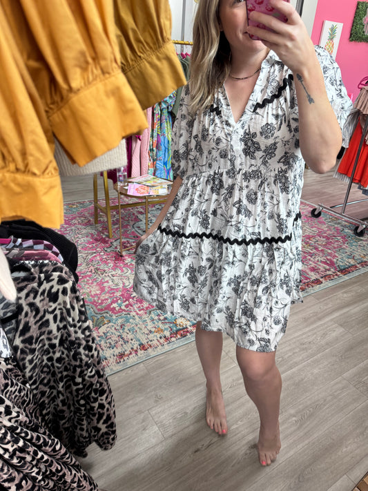 Sweet on Toile Ruffle Tiered Dress – Black & White
