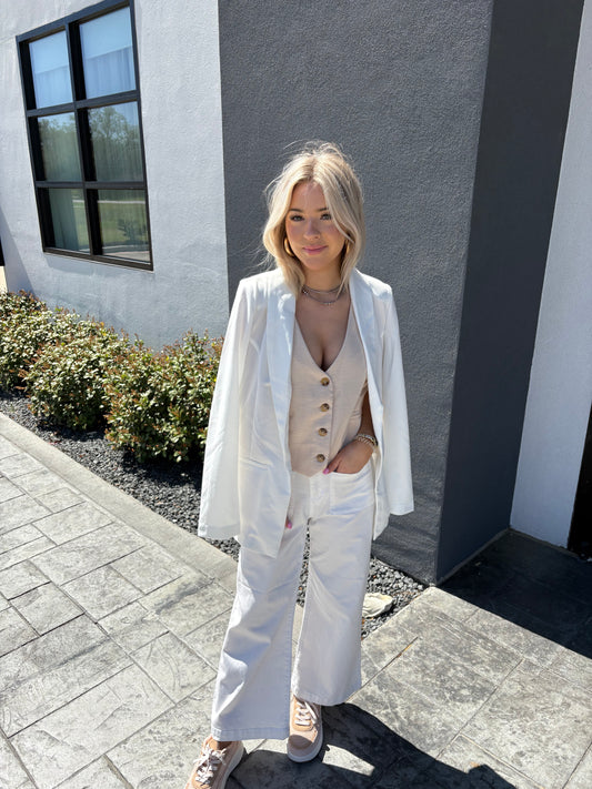 White open front spring blazer ￼