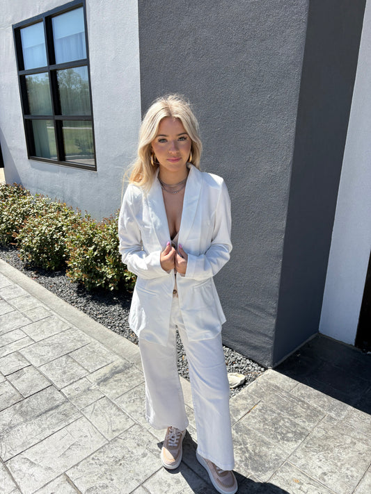 White open front spring blazer ￼