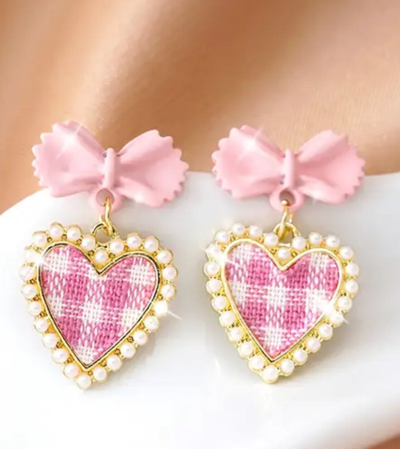 Plaid heart hand bow dangle earring