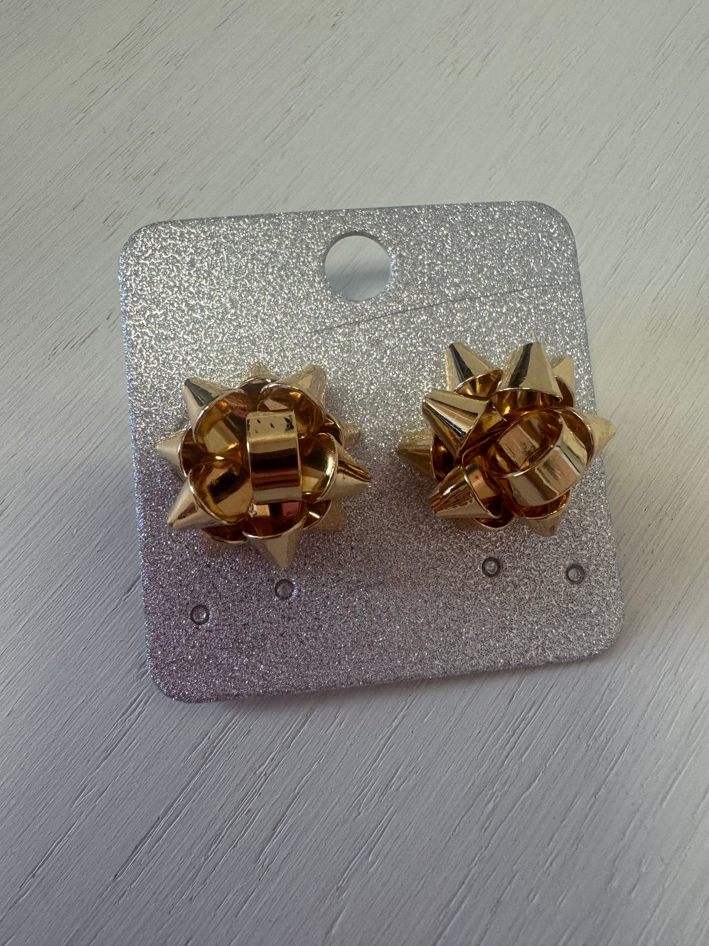 Holiday Bow Stud Earrings – Gold